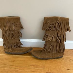 Minnetonka Moccasin Women’s 3 Layer Boot Brown size 8